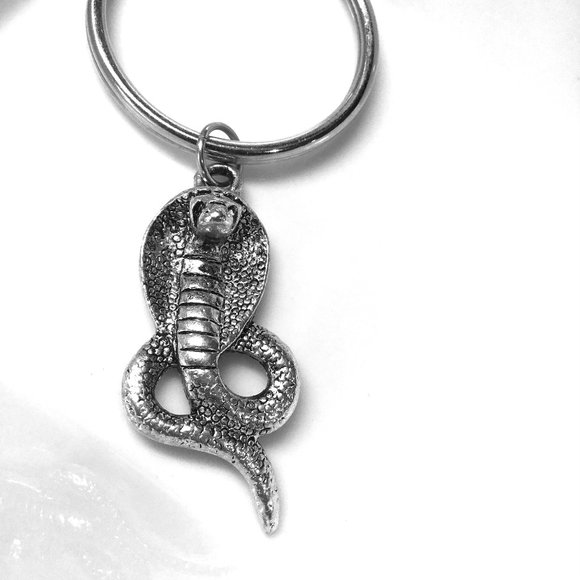 Miniature Cobra Snake Pet Charm Gift Keyring Keychain - Picture 3 of 4